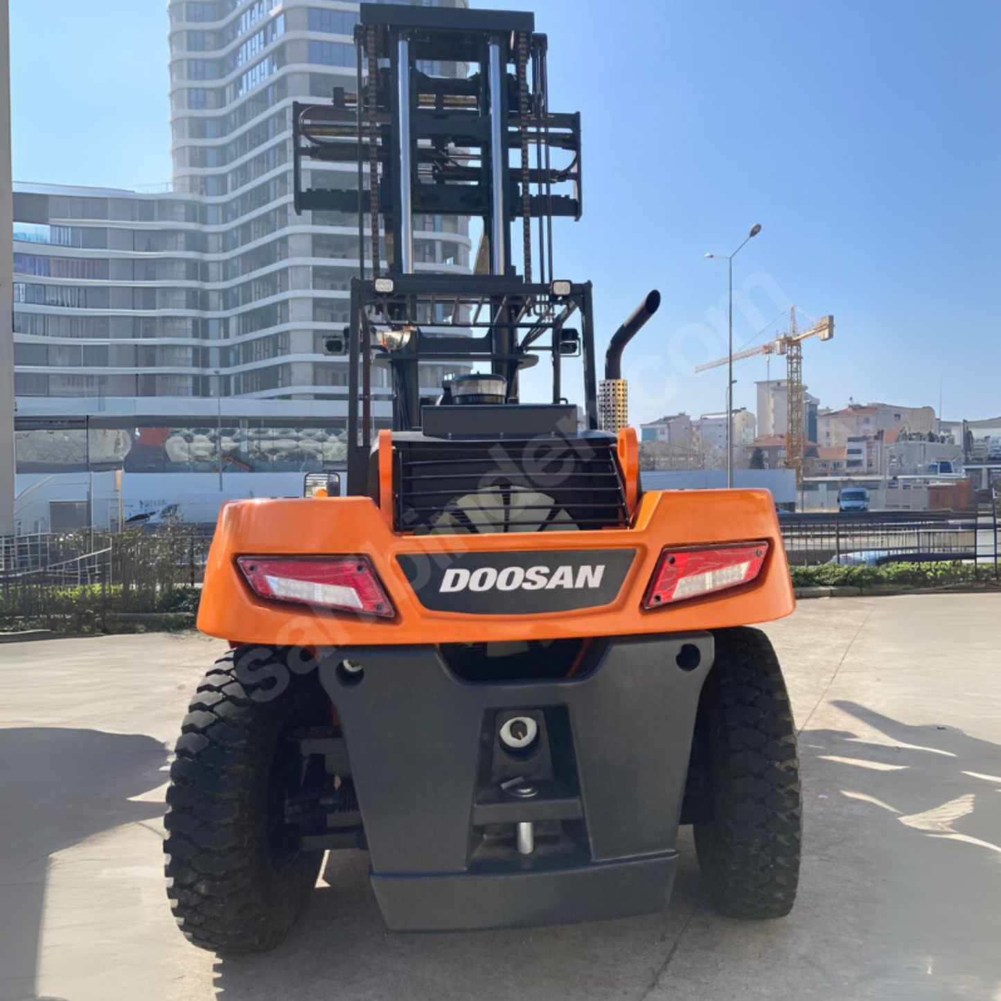 Ενοικιάζεται περονοφόρο ανυψωτικό Doosan 16 τόνων – 2023